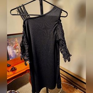 Med, cold shoulder tunic